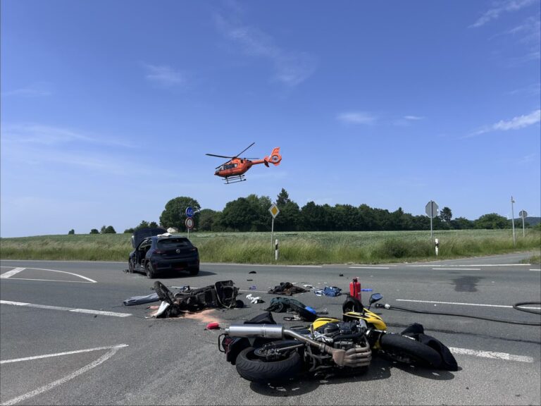 Unfall in Bad Salzuflen: Rettungshubschrauber nach Kreuzungscrash im Einsatz
