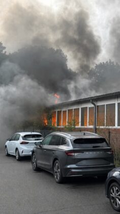 Brand in Schenefeld: Gro&szlig;alarm bei leerstehendem Gewerbebau