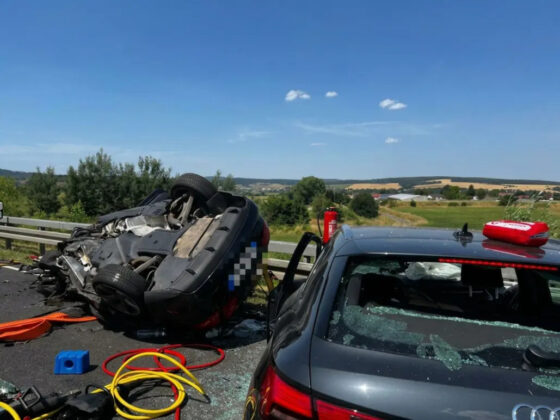 Schwerer Verkehrsunfall auf der B62 fordert die Freiwillige Feuerwehr Bad Salzungen bei extremer Sommerhitze