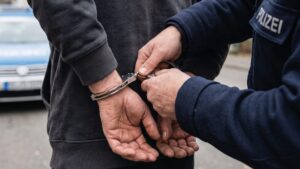 Übergriff auf queeres Paar in Asperg: Polizei fahndet nach flüchtigem Täter
