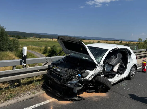 Schwerer Unfall auf der B62 fordert die Freiwillige Feuerwehr Bad Salzungen bei extremer Sommerhitze