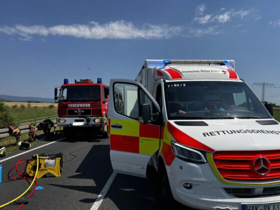 Schwerer Unfall auf der B62 fordert die Freiwillige Feuerwehr Bad Salzungen bei extremer Sommerhitze